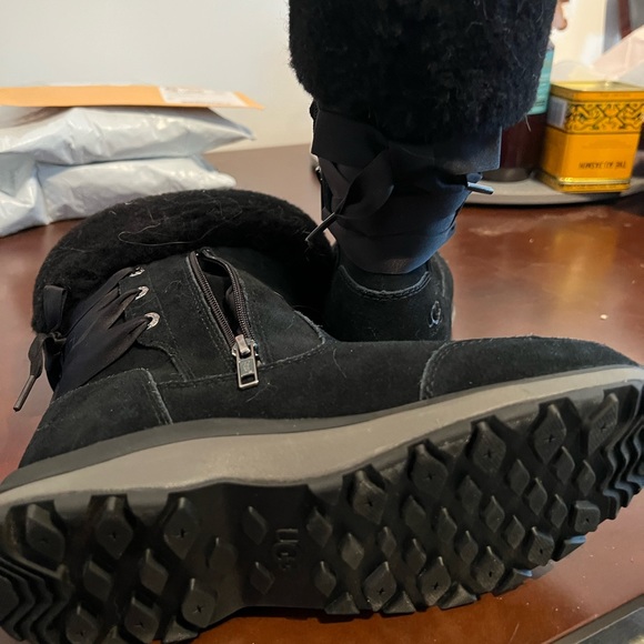 New UGG boots - Picture 2 of 5